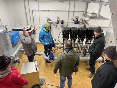 Im UG befinden sich die drehzahlgesteuerten Pumpen