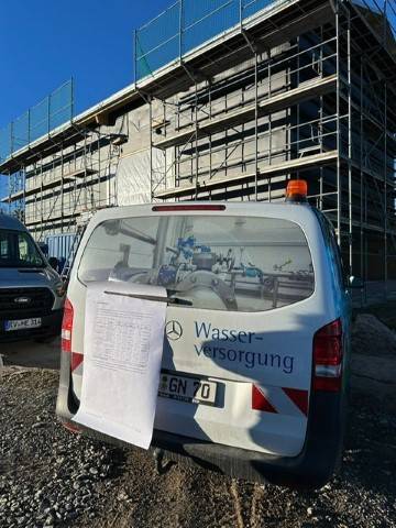 Zudem hatt er Informationsmaterial ausgehngt