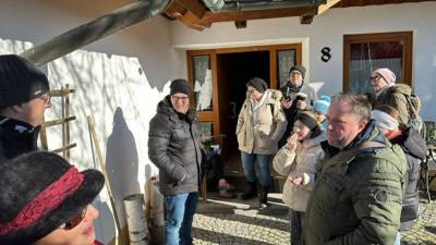 Zuerst eine Strkung:
Likrchen, Schnaps oder was Ses...