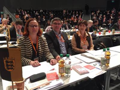 Tag 3 am Bundesparteitag: Die beiden Stellvertretenden Kreisvorsitzende Marianne Schiller und Mathias Schleicher mit der Kreisgeschftsfhrerin Renate Pendzialek (vlnr)