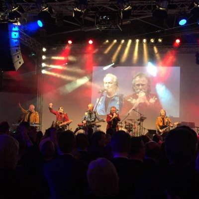 Am Nordrhein-Westfalen-Abend des Bundesparteitages der CDU spielt die klsche Kultband \